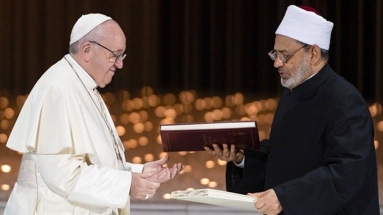 El Papa Francisco y el Imán Al-Tayeb de Al Azhar, tras la firma del Documento